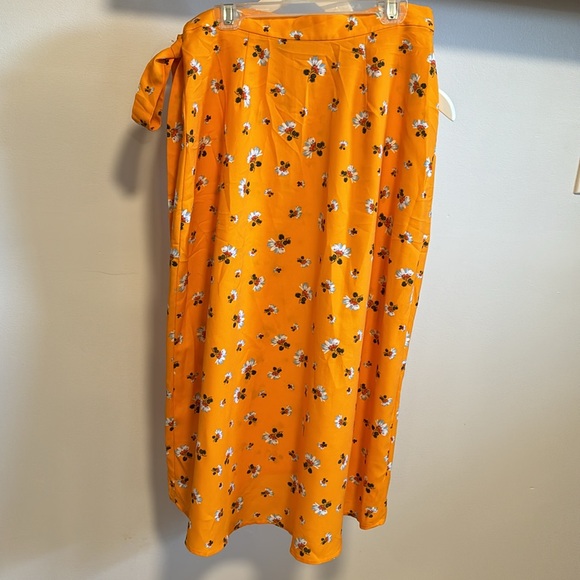Loft floral midi wrap skirt. - Picture 4 of 9